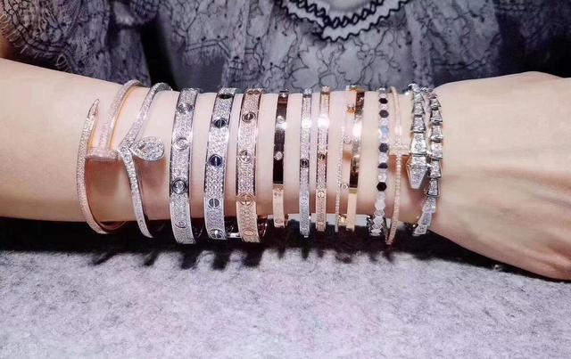 ������Ϊʲô�Ȼƽ�󣨿��������ĸ����ҵ�Ʒ������ʲô���Σ�