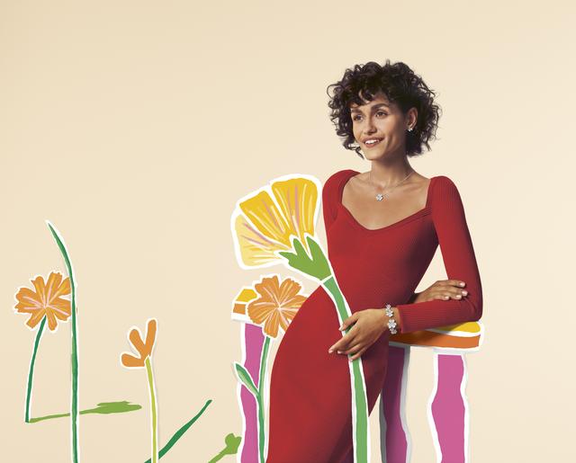 Van Cleef & Arpels梵克雅宝与Alexandre Benjamin Navet撷花相聚,续写春日赞歌