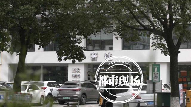 ����35800Ԫ������Ķ��ֲ��������ڶ����������ɫ��м��