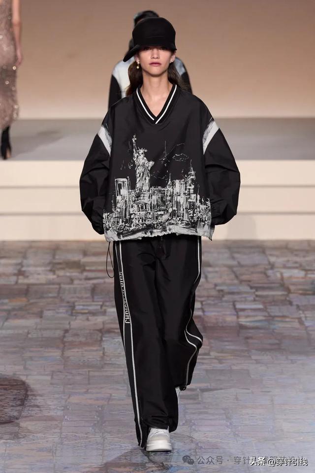 Dior��"The New Look"�����������ﲻͬʱ���ĵϰ±�־��������