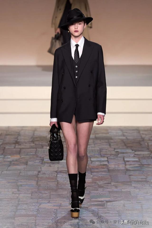 Dior��"The New Look"�����������ﲻͬʱ���ĵϰ±�־��������