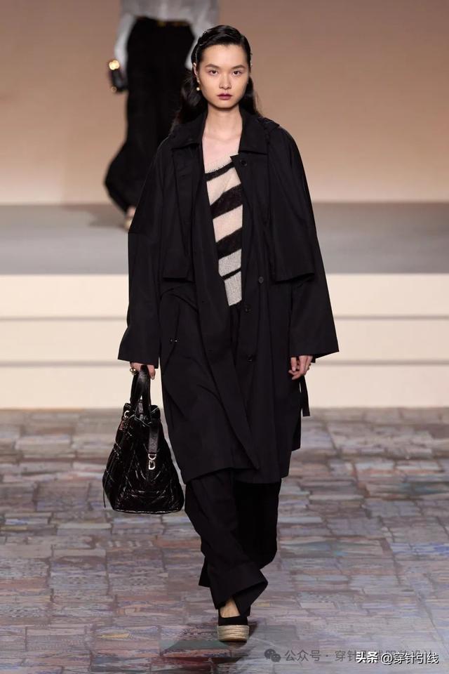 Dior��"The New Look"�����������ﲻͬʱ���ĵϰ±�־��������