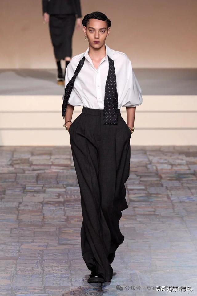 Dior��"The New Look"�����������ﲻͬʱ���ĵϰ±�־��������