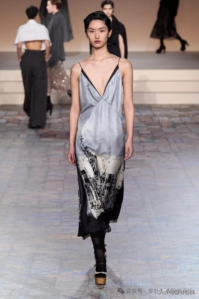 Dior��"The New Look"�����������ﲻͬʱ���ĵϰ±�־��������