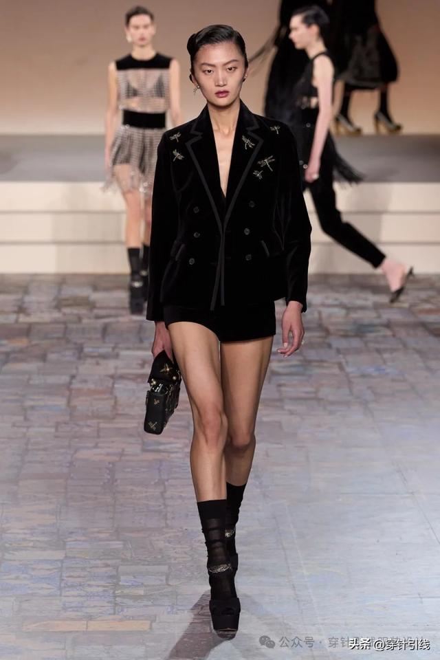 Dior��"The New Look"�����������ﲻͬʱ���ĵϰ±�־��������