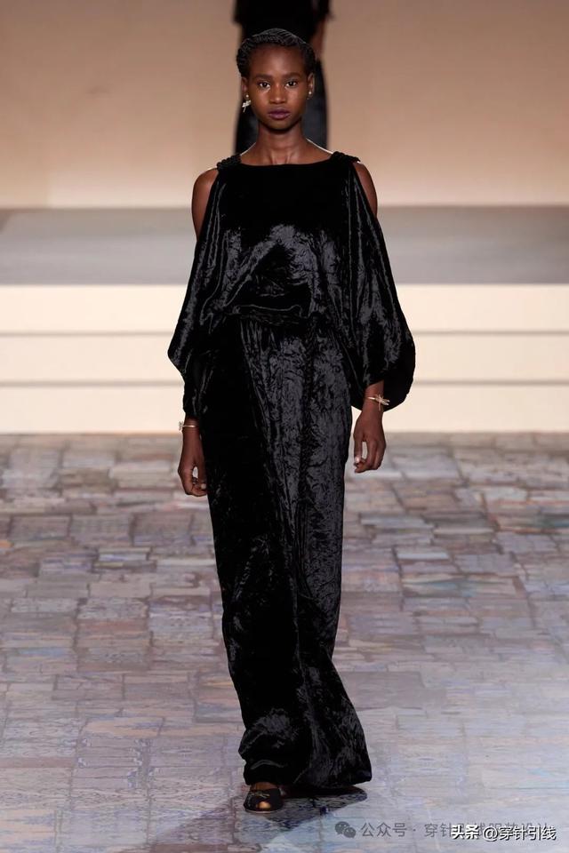 Dior��"The New Look"�����������ﲻͬʱ���ĵϰ±�־��������