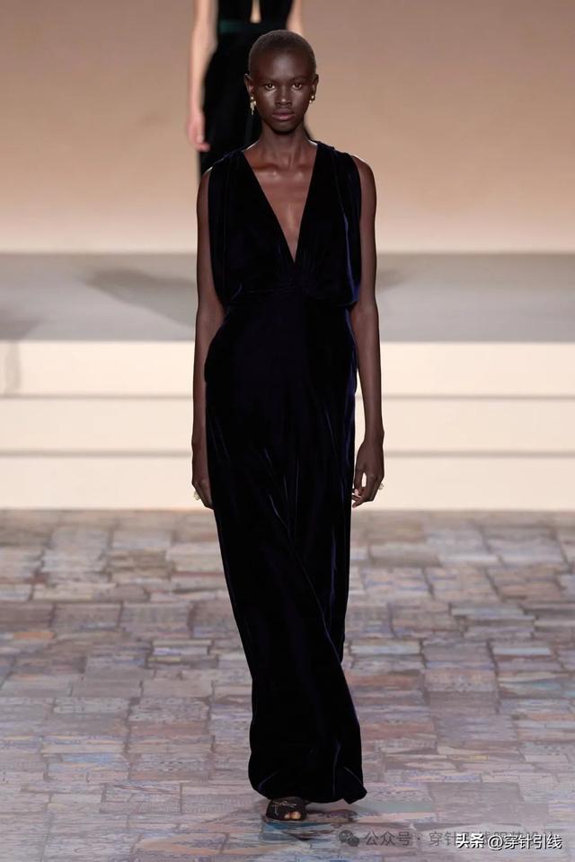 Dior��"The New Look"�����������ﲻͬʱ���ĵϰ±�־��������