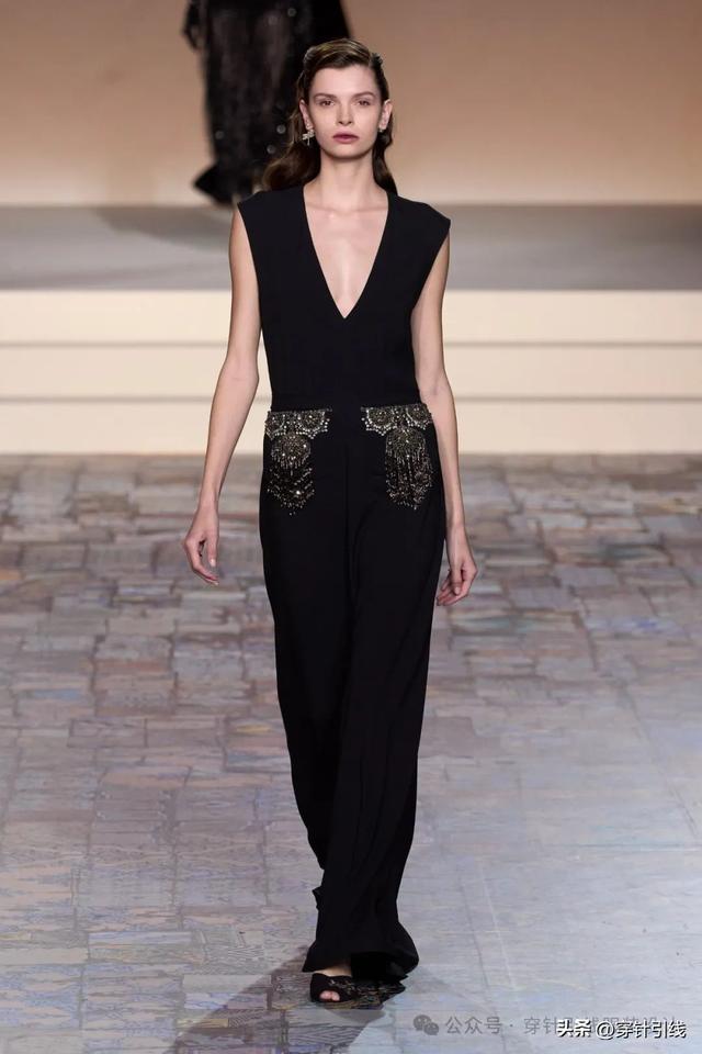 Dior��"The New Look"�����������ﲻͬʱ���ĵϰ±�־��������