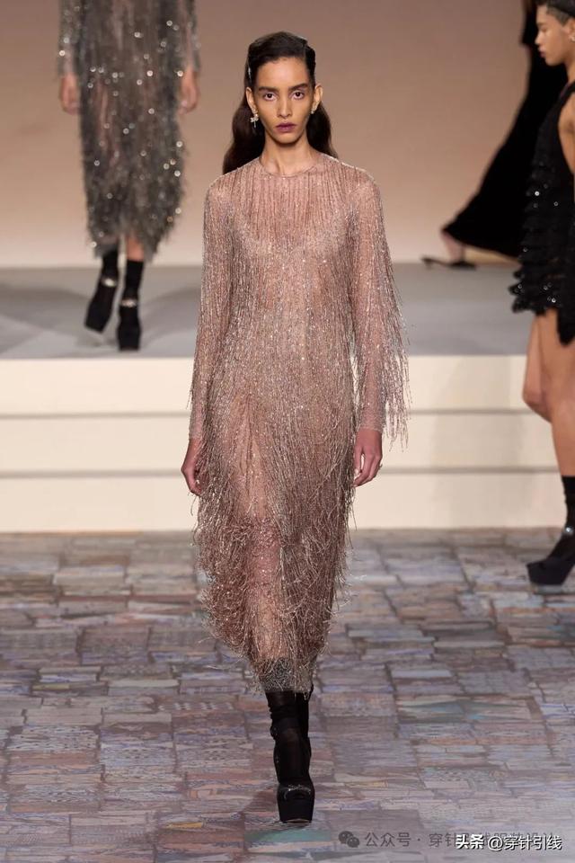 Dior��"The New Look"�����������ﲻͬʱ���ĵϰ±�־��������