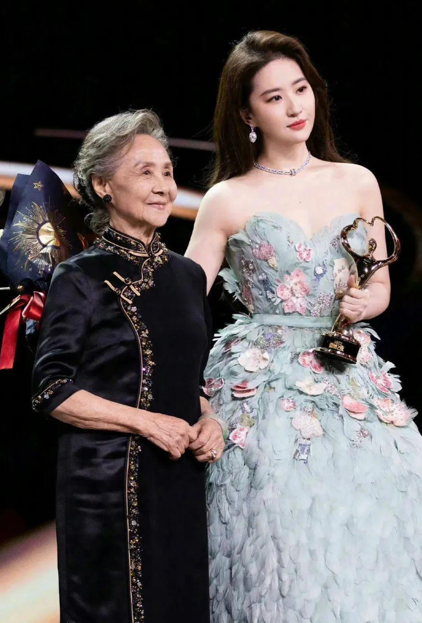 �Ϻ�������֮ҹ��̻��¶�����������ޣ�ȴ��85�������ǰ��Ȼʧɫ