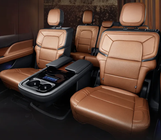 ³ | 102.8Ԫ/7SUV ֿ캽Աرʵ