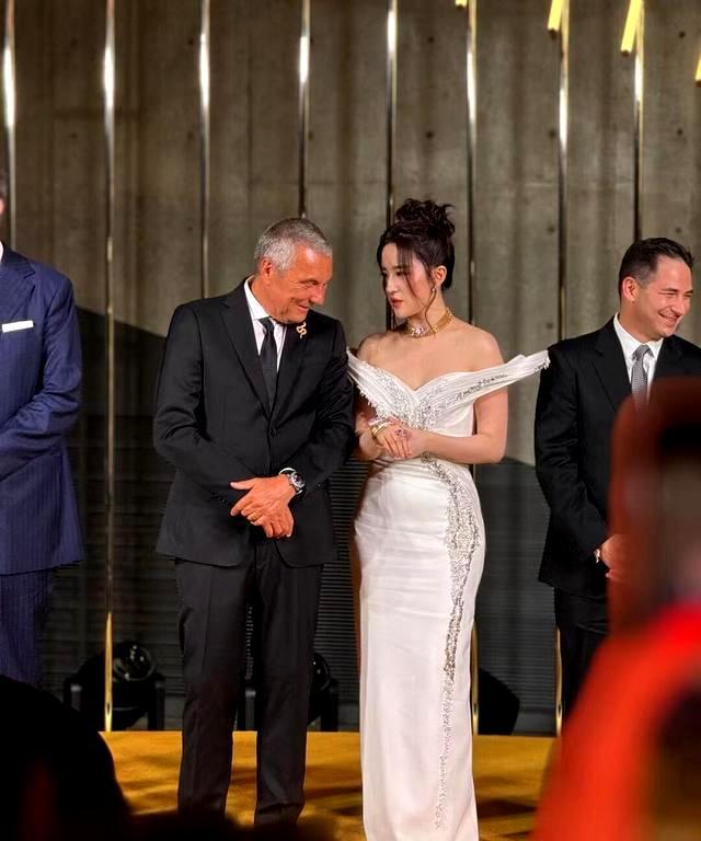 ��������һ�����������Բ��������ƣ������������������һ��