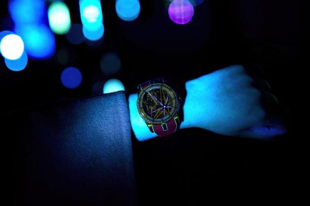 ��ҹ���� ������ҫ �޽ܶű�ROGER DUBUIS����ϵ���޺������������ҹ���㡱