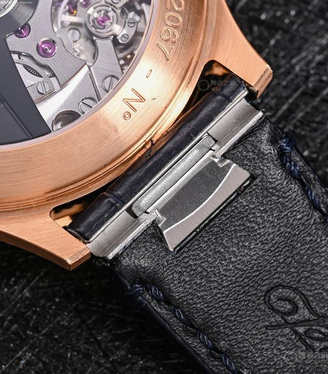 ����30�򣬱��ᡰ��ɼơ����ѷ��б��ġ��컨�塱��������