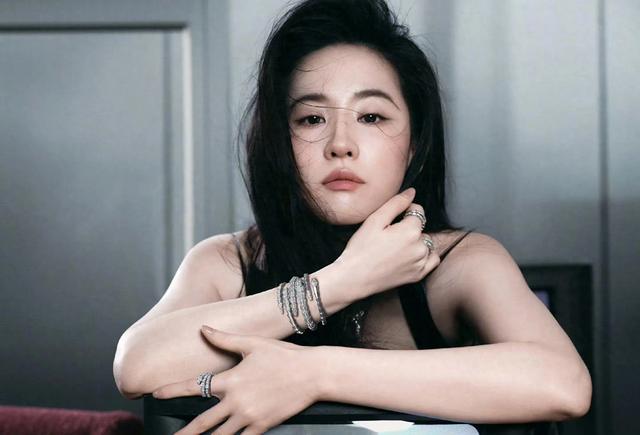 刘亦菲宝格丽灵蛇女王