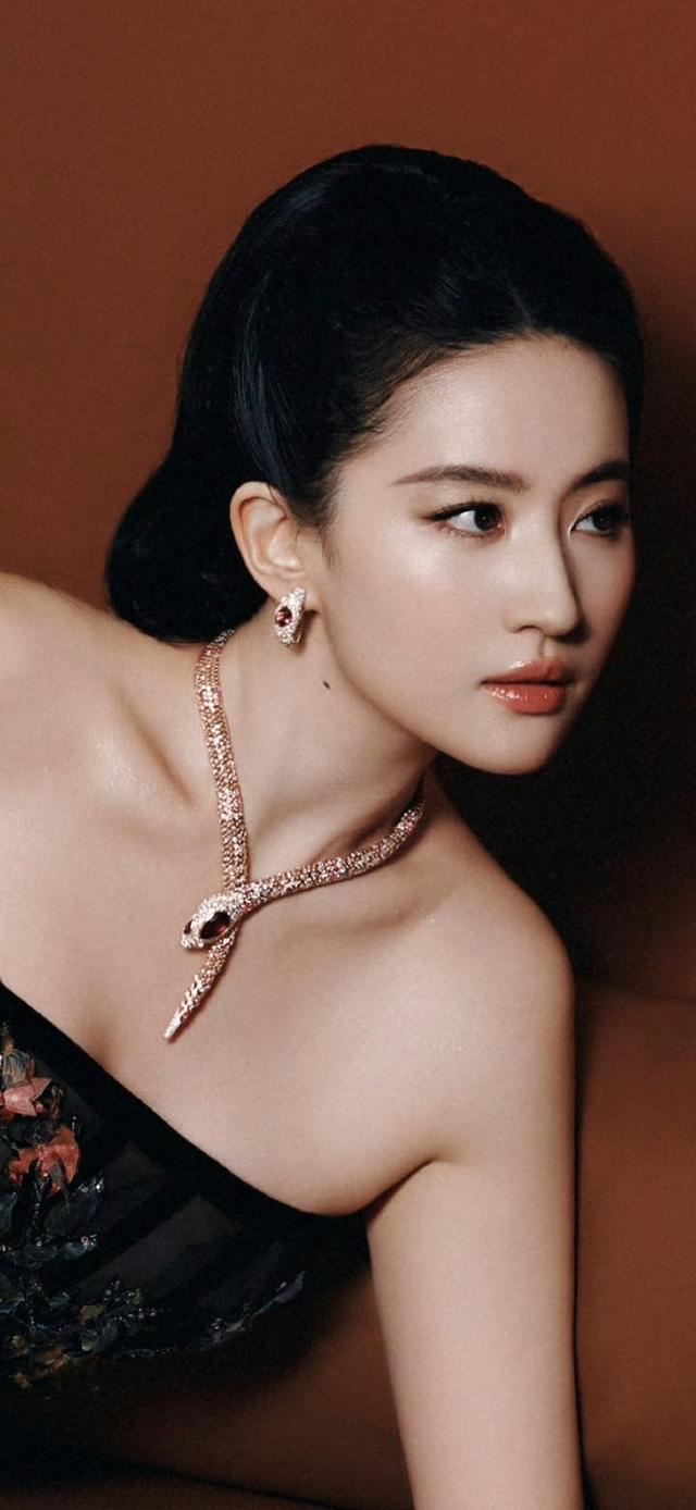 һƬλһĿȻվCλ׵׹Ů