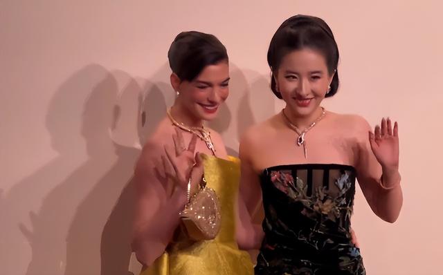 һƬλһĿȻվCλ׵׹Ů