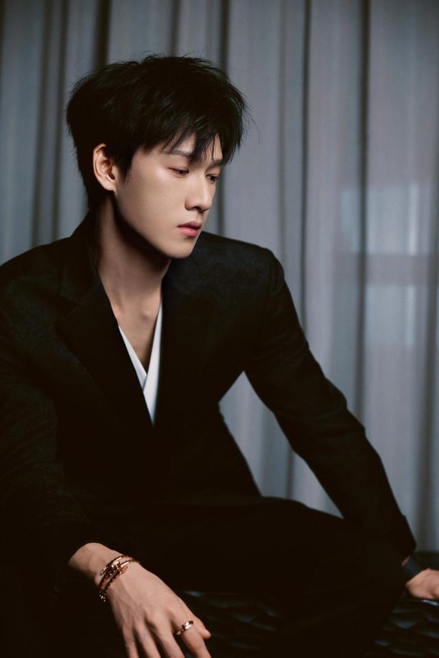 һƬλһĿȻվCλ׵׹Ů