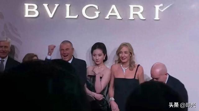 宝格丽这一夜,29岁孟子义和37岁刘亦菲同台,才明白啥是顶级绝美