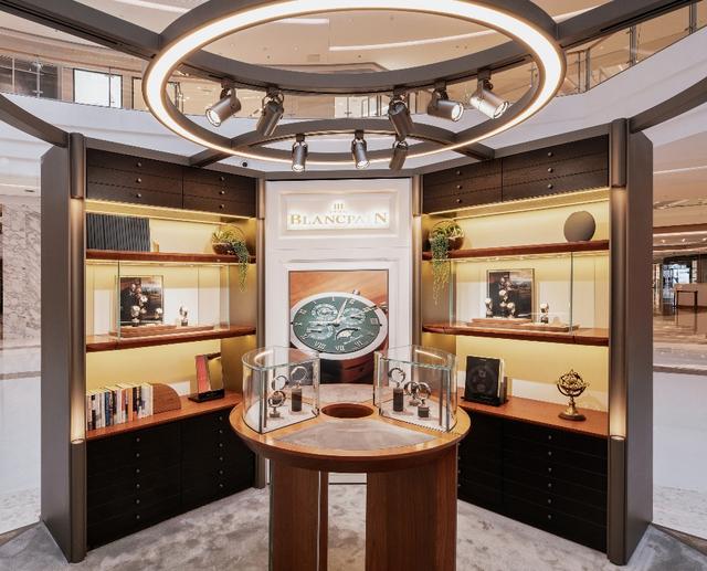 ������ʦ���꾭��Vϵ�����չ�����������ʢ��Ļ